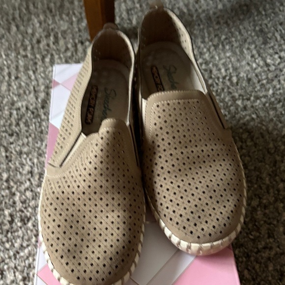 Skechers Women's Beige Perforated Loafers - Picture 2 of 4